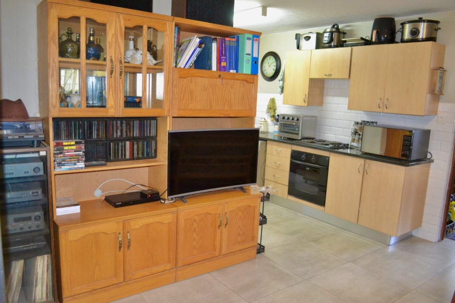 To Let 2 Bedroom Property for Rent in Olympus Gauteng
