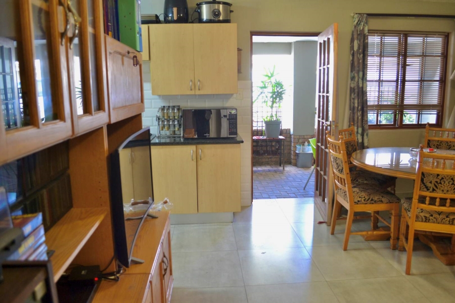 To Let 2 Bedroom Property for Rent in Olympus Gauteng