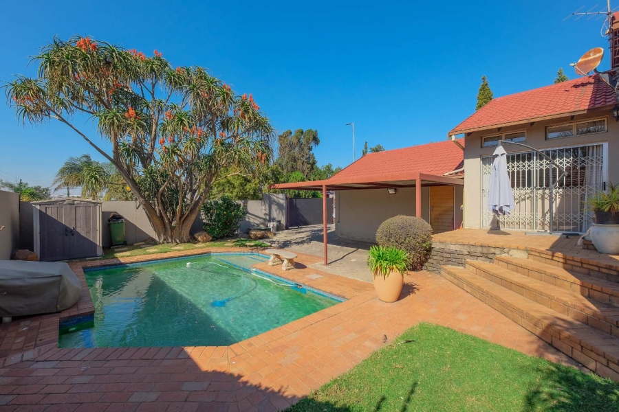 3 Bedroom Property for Sale in Buccleuch Gauteng
