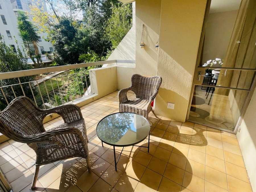 To Let 2 Bedroom Property for Rent in Sandhurst Gauteng