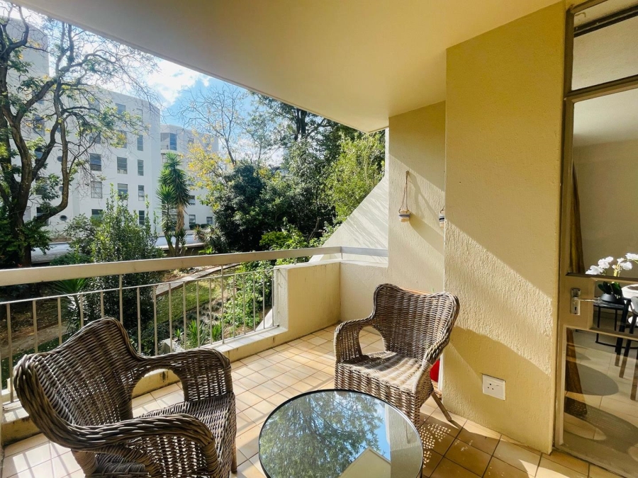 To Let 2 Bedroom Property for Rent in Sandhurst Gauteng