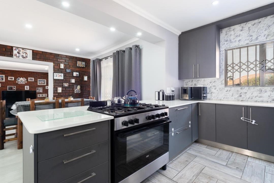 3 Bedroom Property for Sale in Bassonia Gauteng