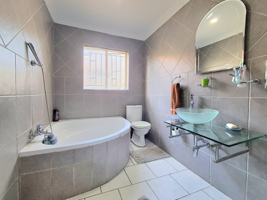 3 Bedroom Property for Sale in Bassonia Gauteng