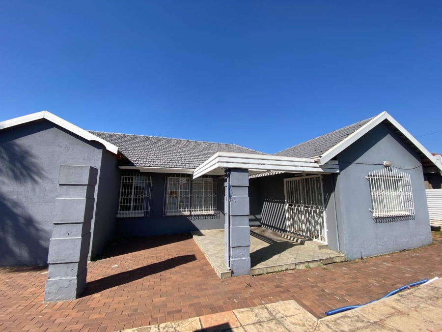 3 Bedroom Property for Sale in Robertsham Gauteng