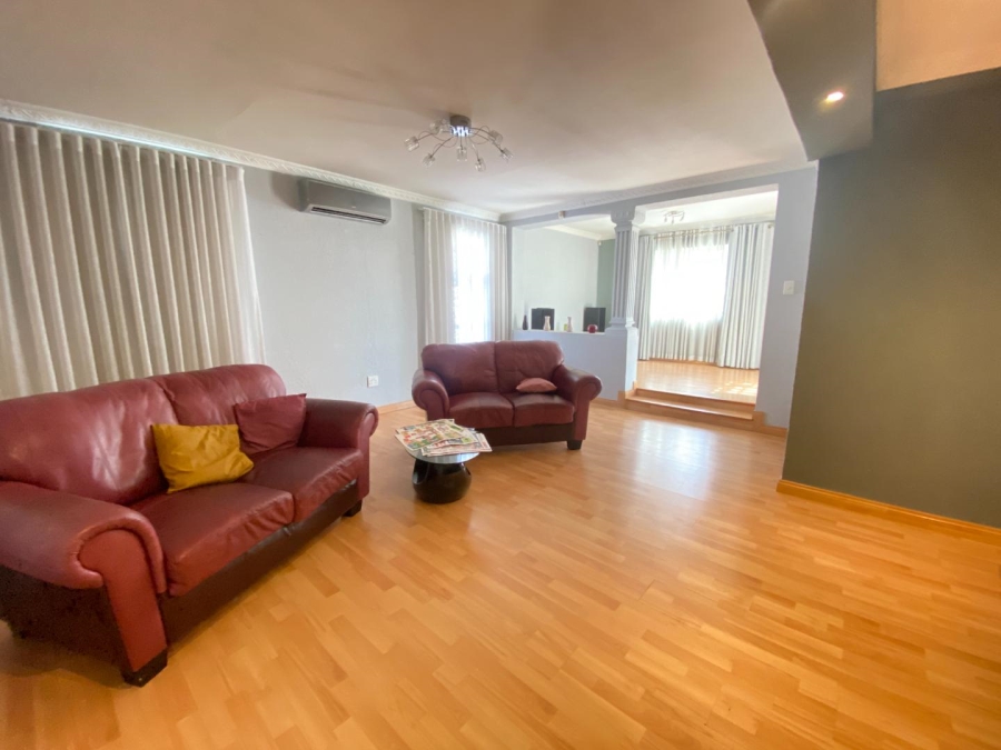 3 Bedroom Property for Sale in Robertsham Gauteng