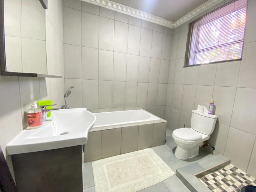 3 Bedroom Property for Sale in Robertsham Gauteng
