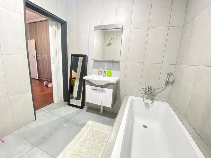 3 Bedroom Property for Sale in Robertsham Gauteng