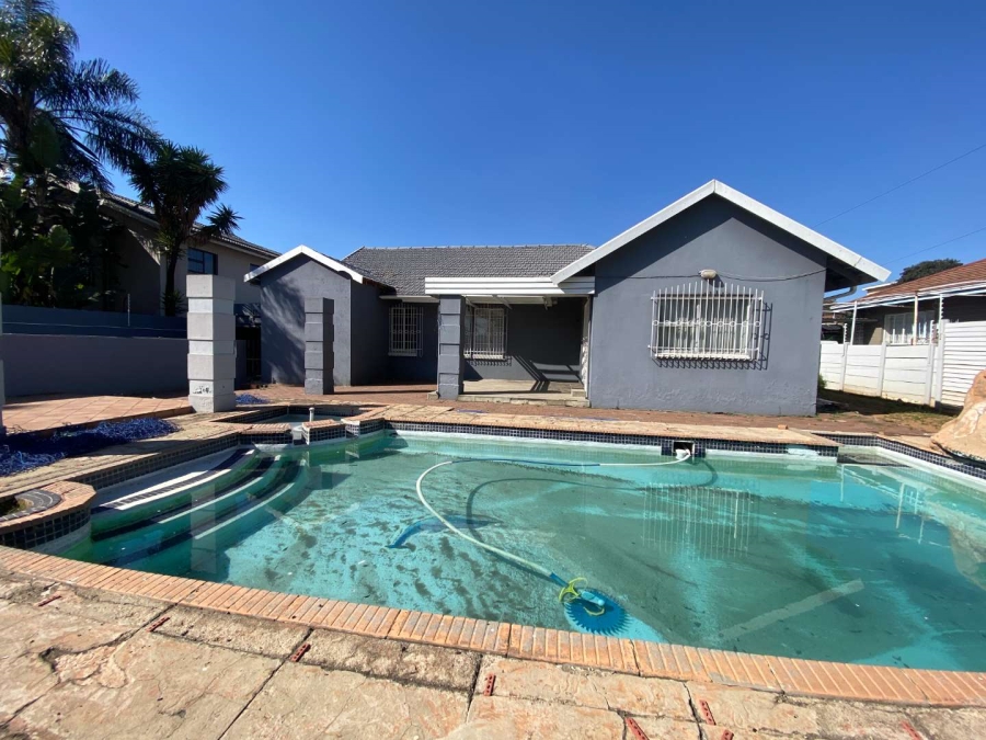 3 Bedroom Property for Sale in Robertsham Gauteng