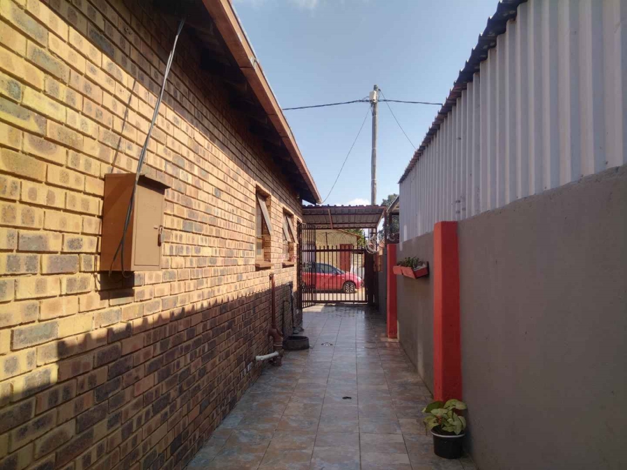 2 Bedroom Property for Sale in Soshanguve LL Gauteng