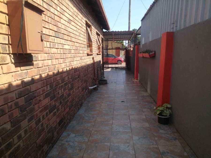 2 Bedroom Property for Sale in Soshanguve LL Gauteng