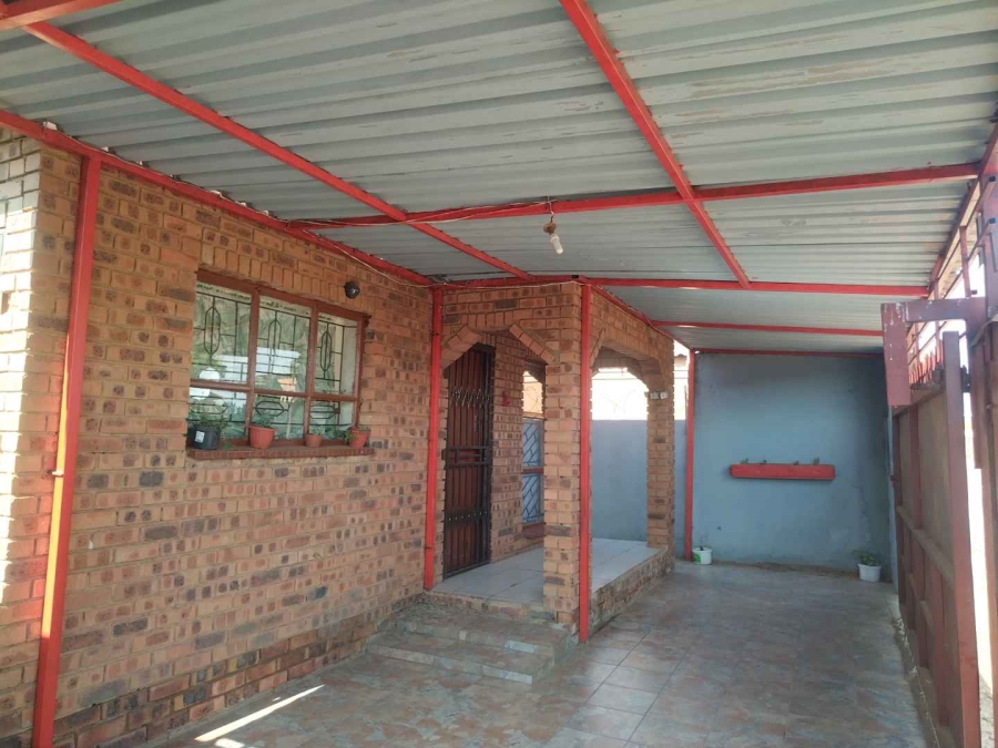 2 Bedroom Property for Sale in Soshanguve LL Gauteng