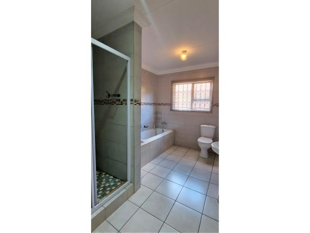 To Let 2 Bedroom Property for Rent in Rothdene Gauteng