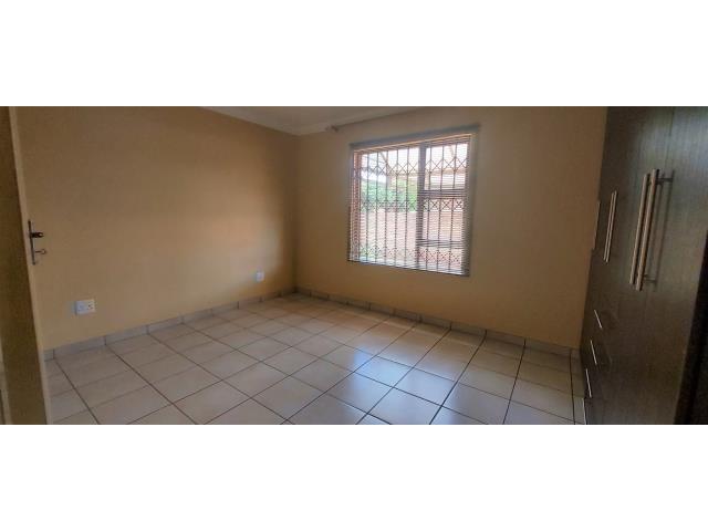 To Let 2 Bedroom Property for Rent in Rothdene Gauteng