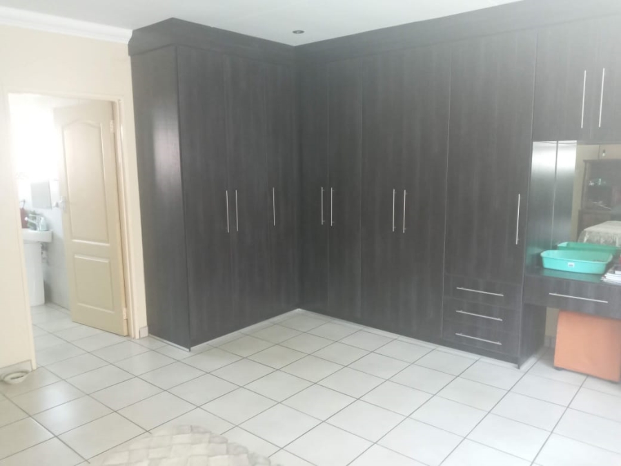 To Let 3 Bedroom Property for Rent in Rothdene Gauteng