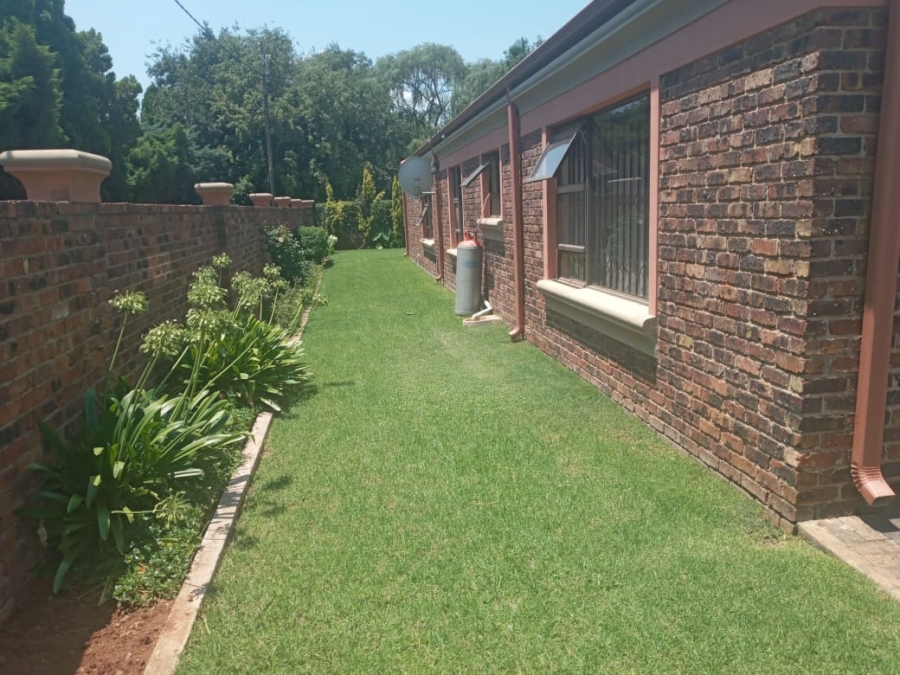 To Let 3 Bedroom Property for Rent in Rothdene Gauteng