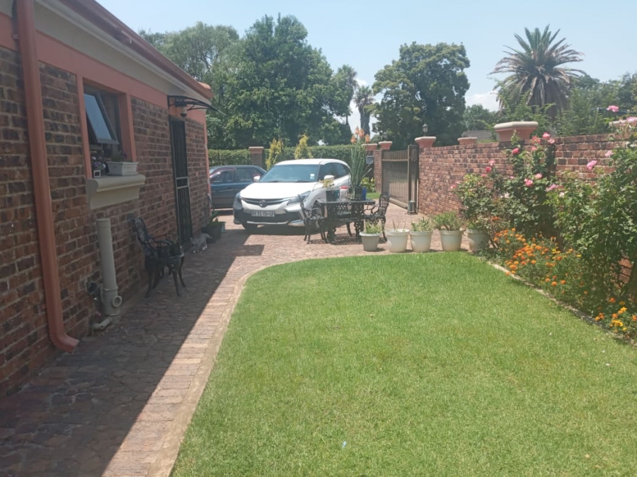 To Let 3 Bedroom Property for Rent in Rothdene Gauteng