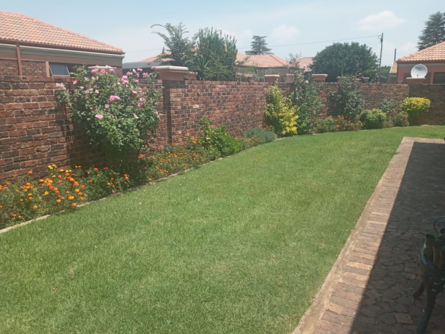 To Let 3 Bedroom Property for Rent in Rothdene Gauteng