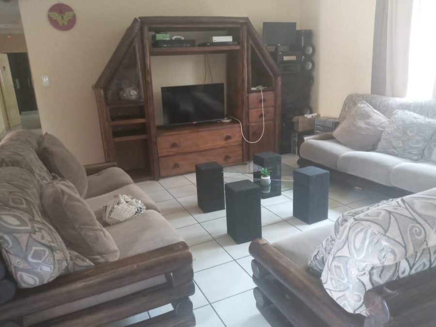 To Let 3 Bedroom Property for Rent in Kookrus Gauteng