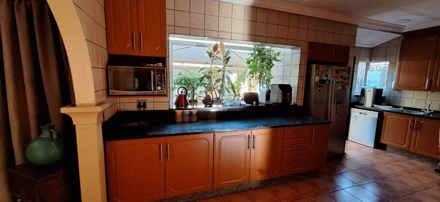 5 Bedroom Property for Sale in Libradene Gauteng