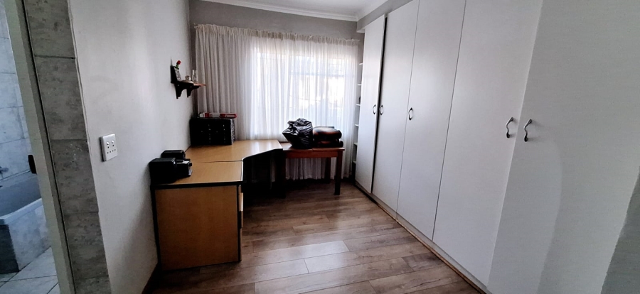 5 Bedroom Property for Sale in Libradene Gauteng