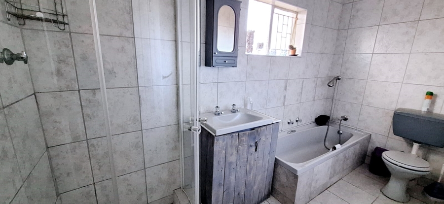 5 Bedroom Property for Sale in Libradene Gauteng