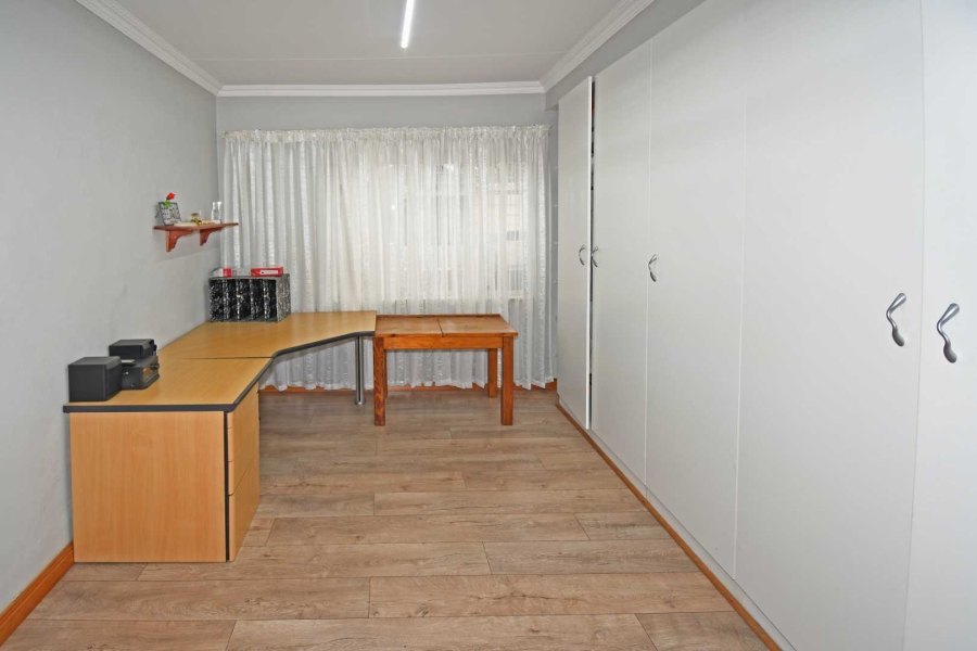 5 Bedroom Property for Sale in Libradene Gauteng