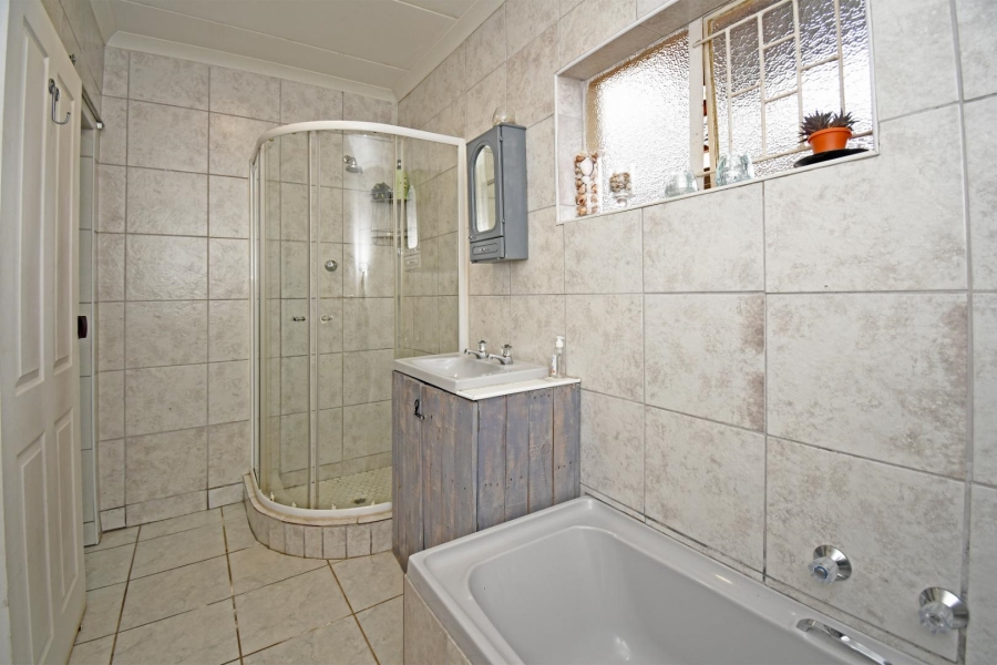 5 Bedroom Property for Sale in Libradene Gauteng