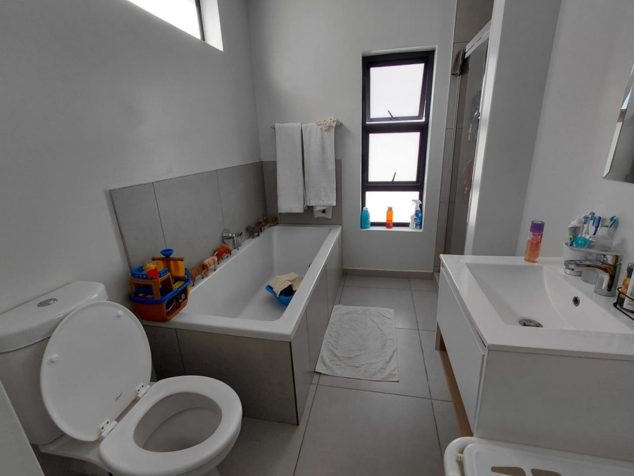 To Let 3 Bedroom Property for Rent in Broadacres Gauteng