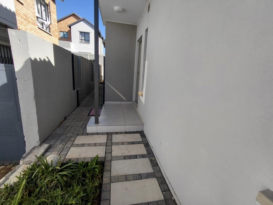 To Let 3 Bedroom Property for Rent in Broadacres Gauteng
