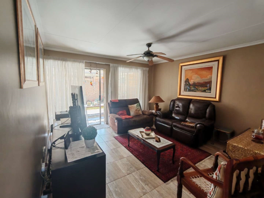 2 Bedroom Property for Sale in Eldoraigne Gauteng