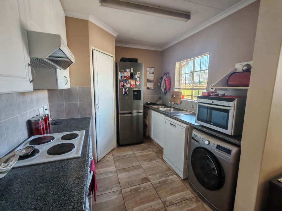 2 Bedroom Property for Sale in Eldoraigne Gauteng