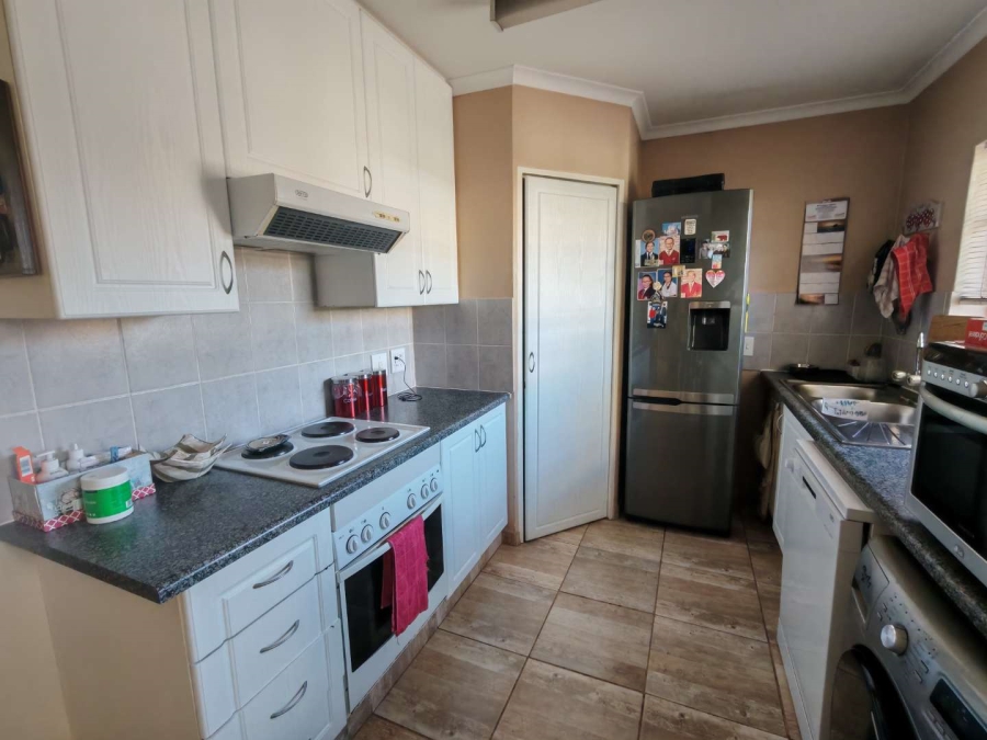 2 Bedroom Property for Sale in Eldoraigne Gauteng