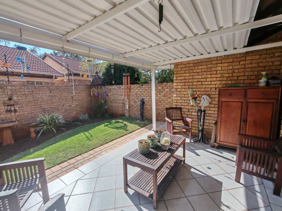 2 Bedroom Property for Sale in Eldoraigne Gauteng