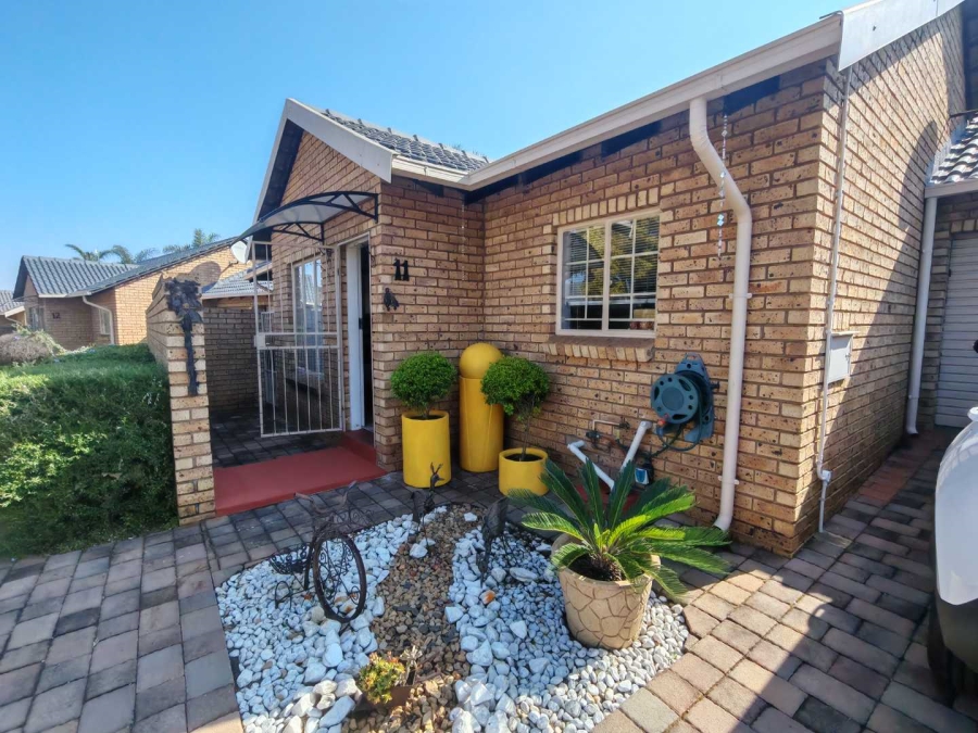 2 Bedroom Property for Sale in Eldoraigne Gauteng