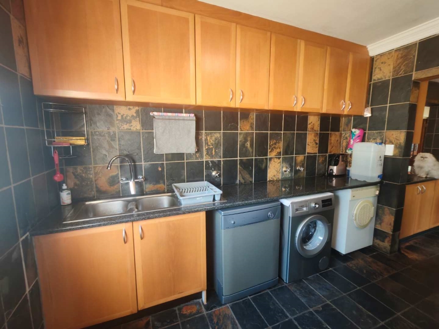 3 Bedroom Property for Sale in Eldoraigne Gauteng