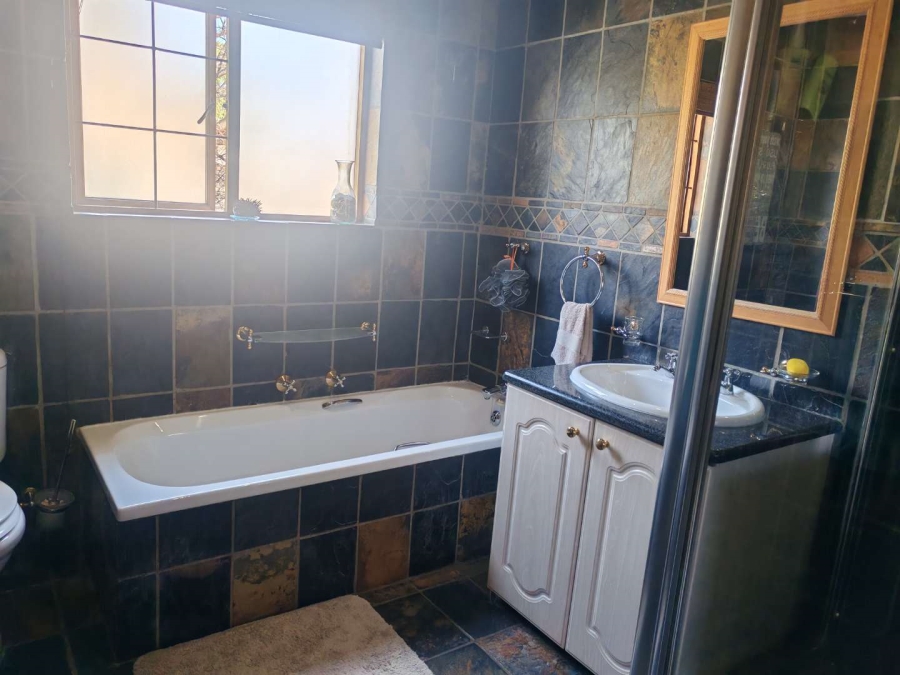 3 Bedroom Property for Sale in Eldoraigne Gauteng