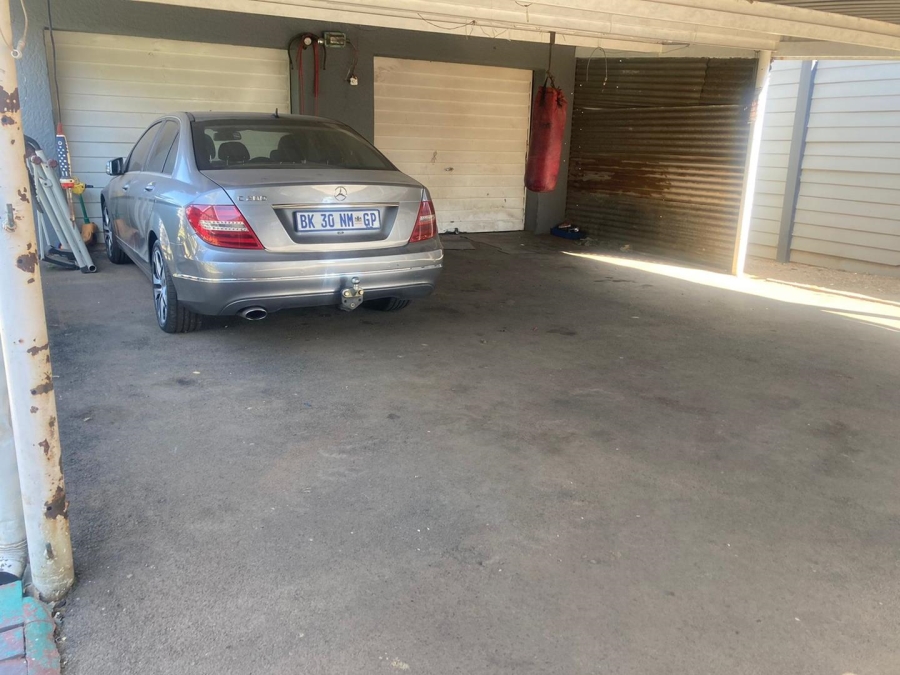 4 Bedroom Property for Sale in Witpoortjie Gauteng