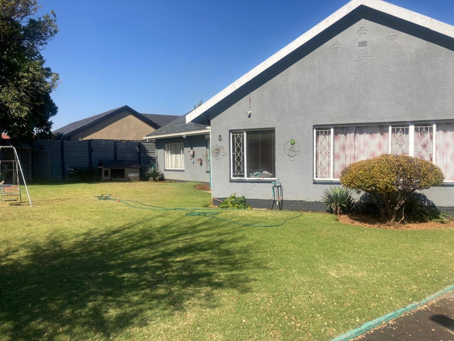 4 Bedroom Property for Sale in Witpoortjie Gauteng
