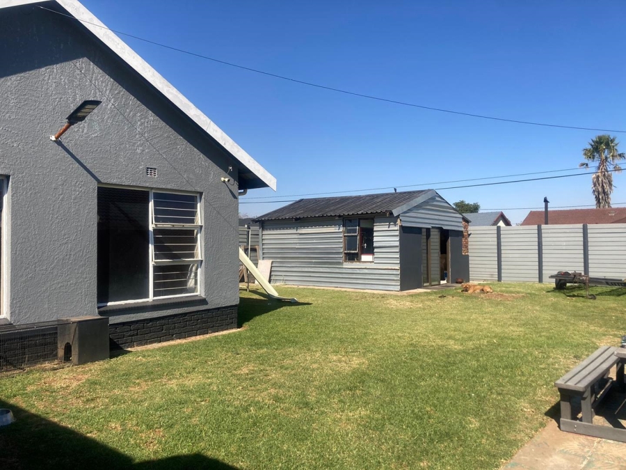 4 Bedroom Property for Sale in Witpoortjie Gauteng