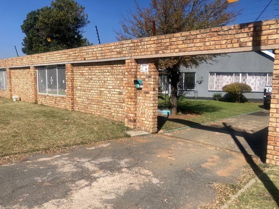 4 Bedroom Property for Sale in Witpoortjie Gauteng