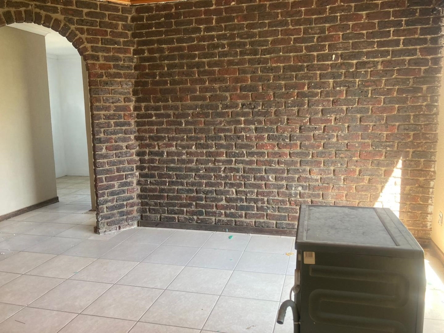 4 Bedroom Property for Sale in Witpoortjie Gauteng