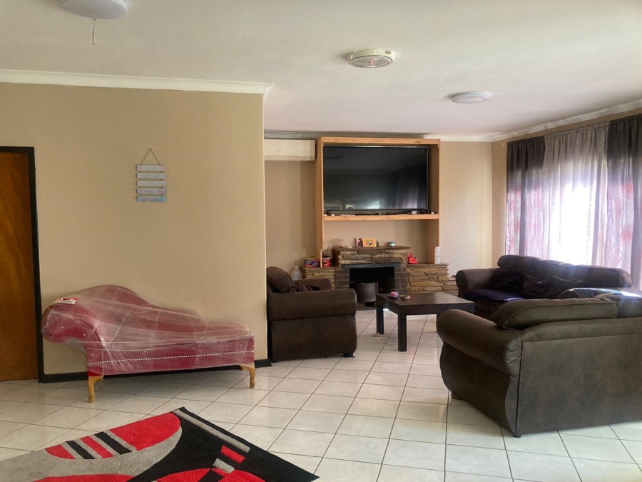 4 Bedroom Property for Sale in Witpoortjie Gauteng