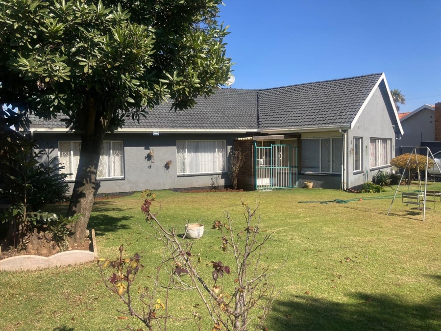 4 Bedroom Property for Sale in Witpoortjie Gauteng
