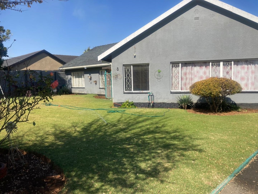 4 Bedroom Property for Sale in Witpoortjie Gauteng