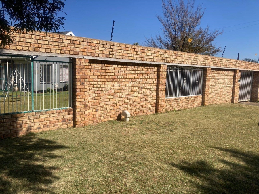 4 Bedroom Property for Sale in Witpoortjie Gauteng