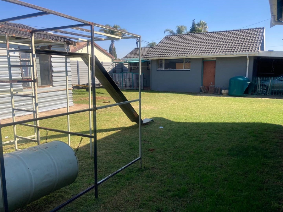 4 Bedroom Property for Sale in Witpoortjie Gauteng