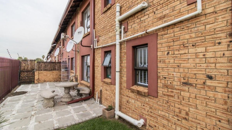 3 Bedroom Property for Sale in Brackendowns Gauteng