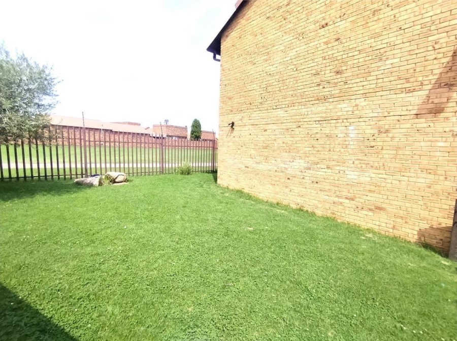 3 Bedroom Property for Sale in Brackendowns Gauteng
