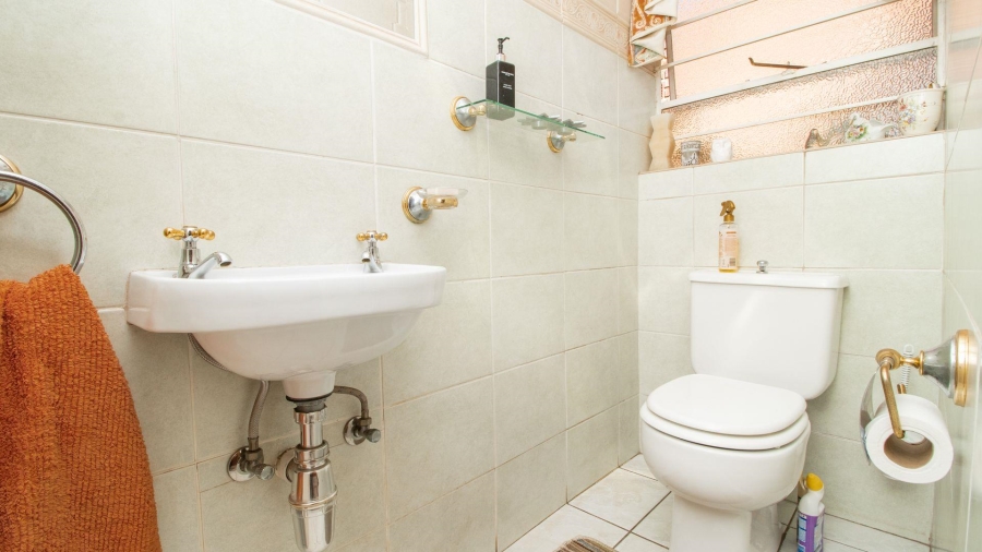 3 Bedroom Property for Sale in Lakefield Gauteng