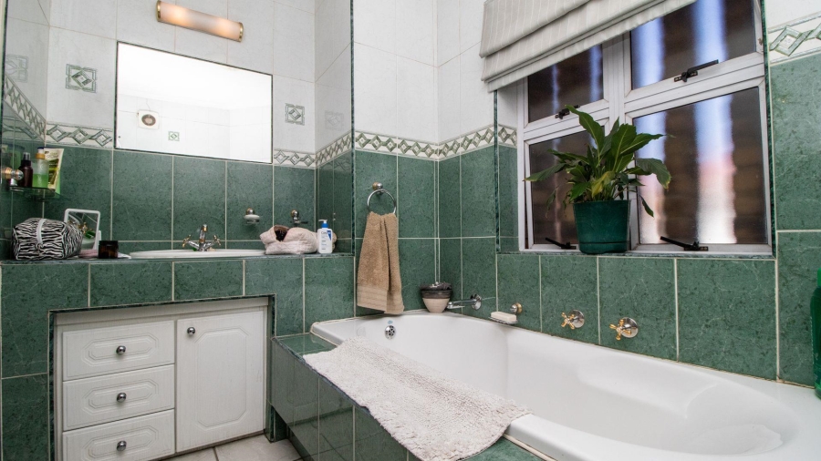 3 Bedroom Property for Sale in Lakefield Gauteng